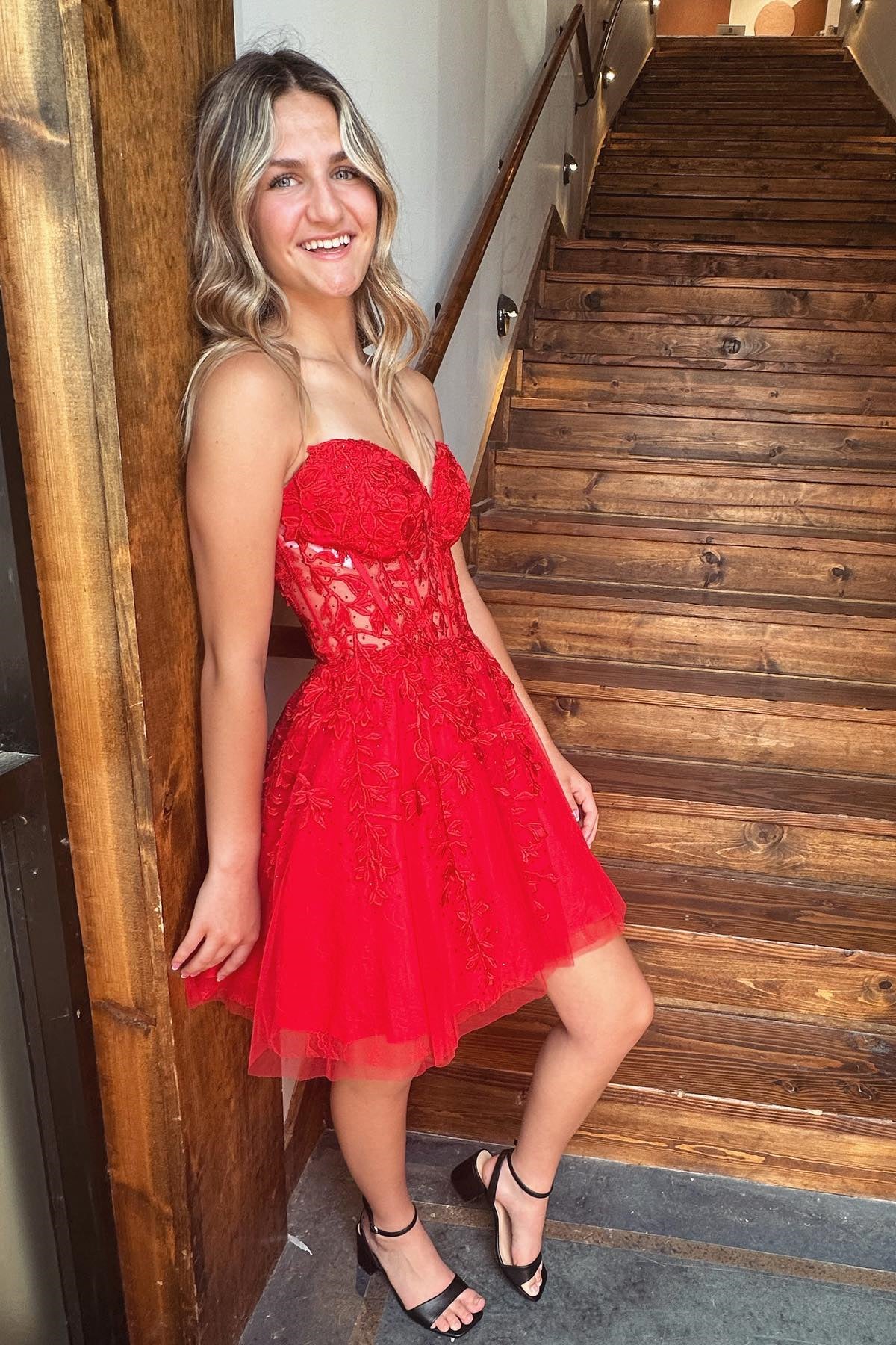 Red Strapless Appliques A-line Tulle Homecoming Dress