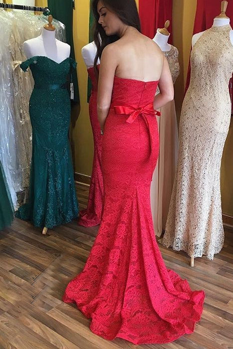 Elegant Sweetheart Mermaid Red Lace Long Bridesmaid Dress