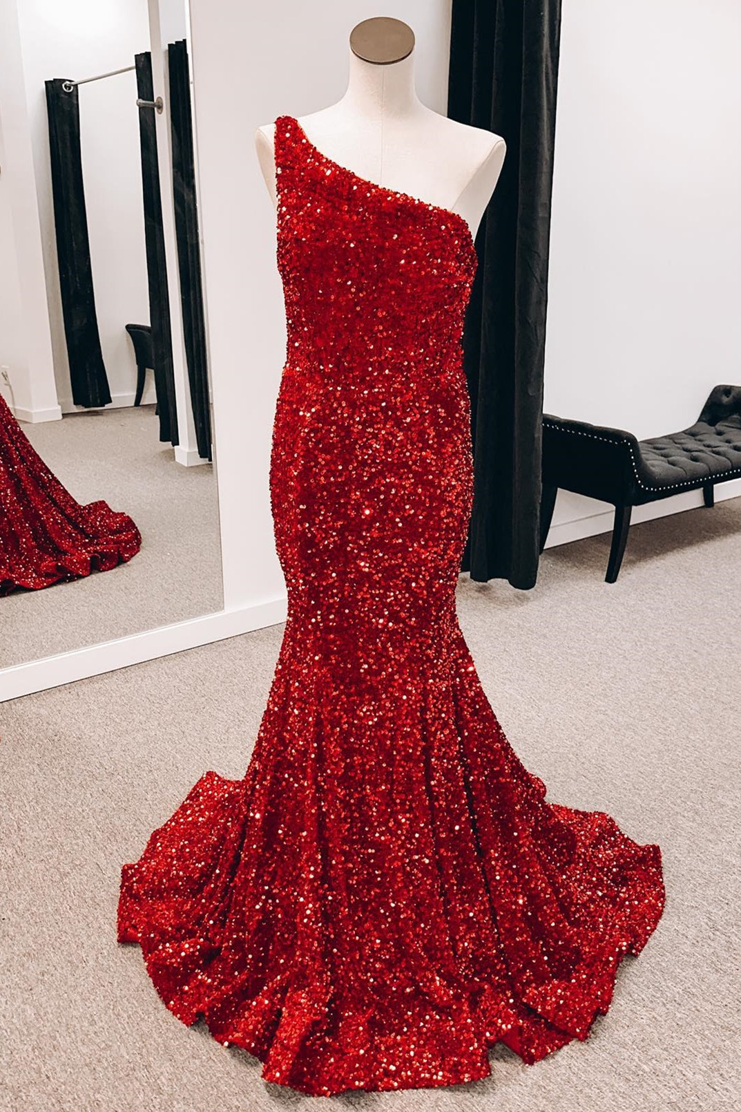 One-Shoulder Red Sequin Backless Mermaid Long Prom Dress
